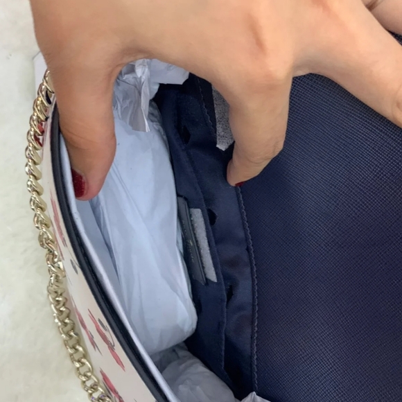 Kate Spade Carson Convertible Crossbody Te… - Picture 4 of 7